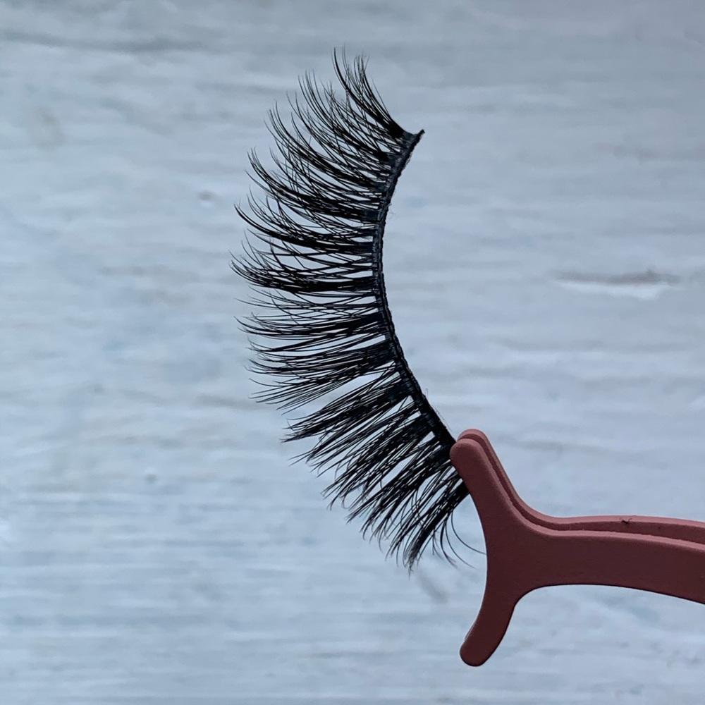 Lashes - Picture 4 of 5